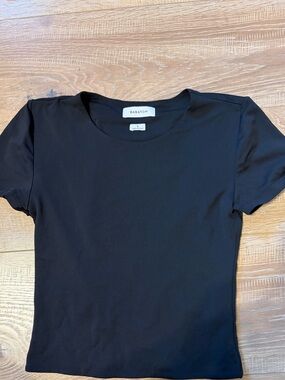 Aritzia contour t-shirt